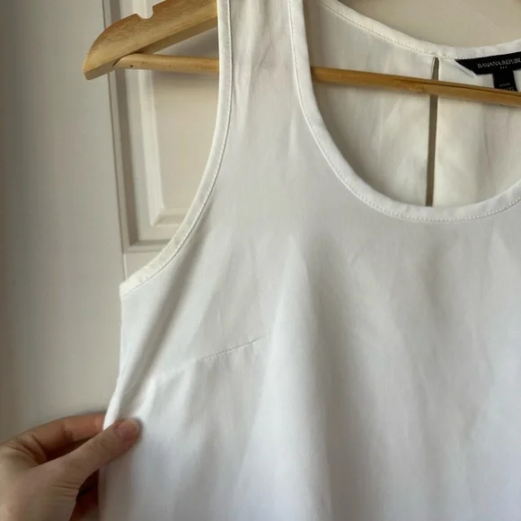 Banana Republic Classic White Tank Top - Picture 4 of 5